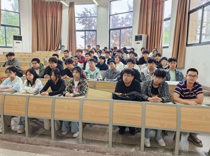 凝心聚力创新思想教育
