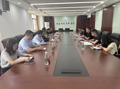 学校召开专业建设指导委员会会议