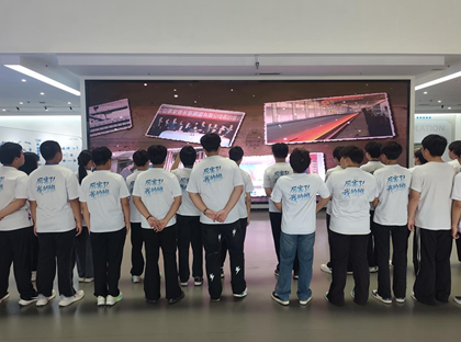 学校组织师生赴沙钢集团参观学习