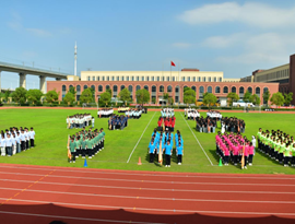学校举行2026年大课间跑步比赛暨优秀大课间班级跑步展示活动——以奔跑之名，铸健康之魂