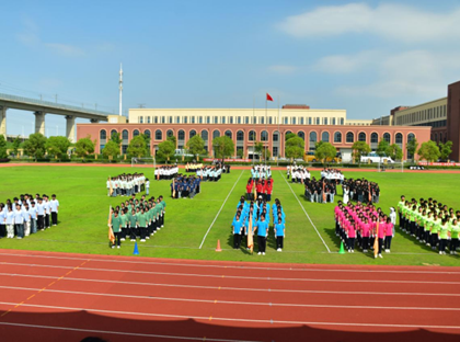 学校举行2026年大课间跑步比赛暨优秀大课间班级跑步展示活动——以奔跑之名，铸健康之魂